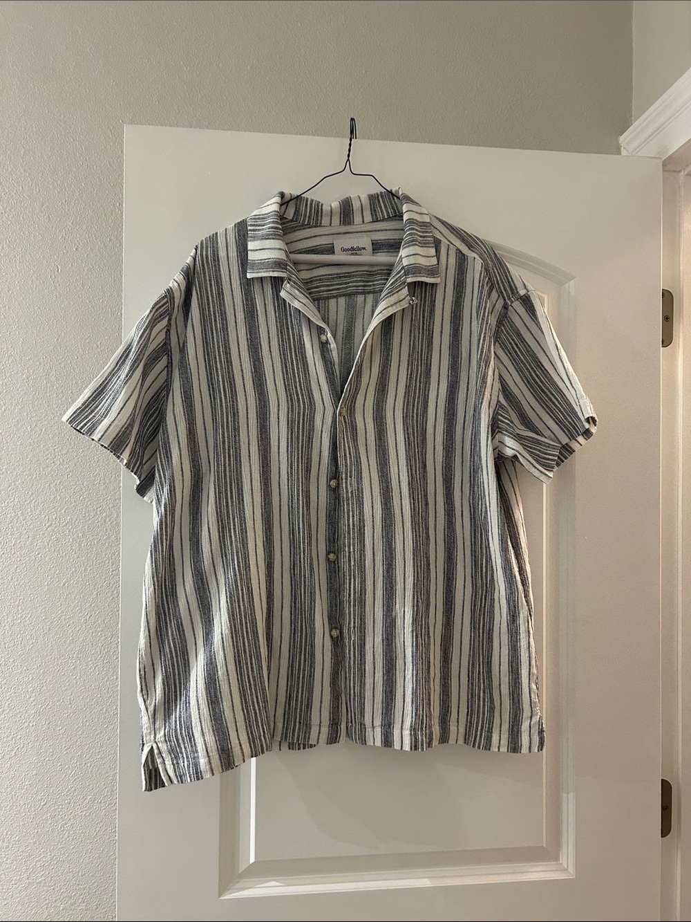 Goodfellow & Co Men’s Short-Sleeve Striped Button-Down Shirt - Gray & White